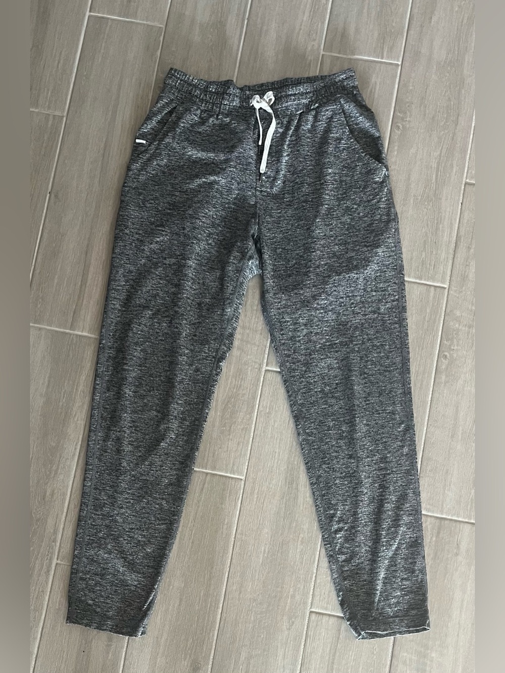 Vuori Dark Heather Grey Performance Jogger Pants Size Medium